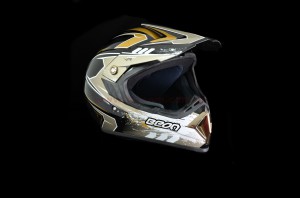 CASCO CROSS B600 C/GRAFICA NEGRO/ORO BRILL. T/S BEON